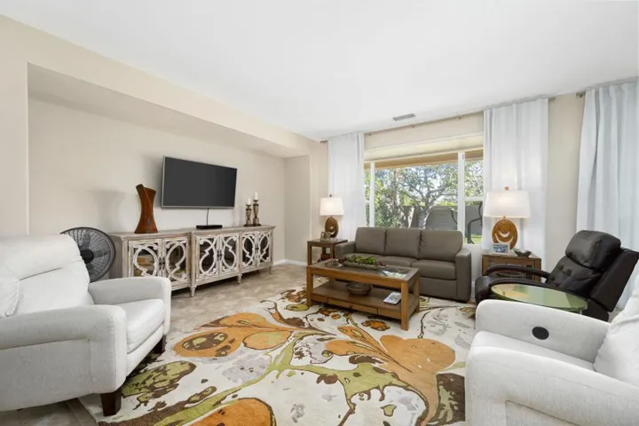 15-web-or-mls-JV_Trilogy_1222_015