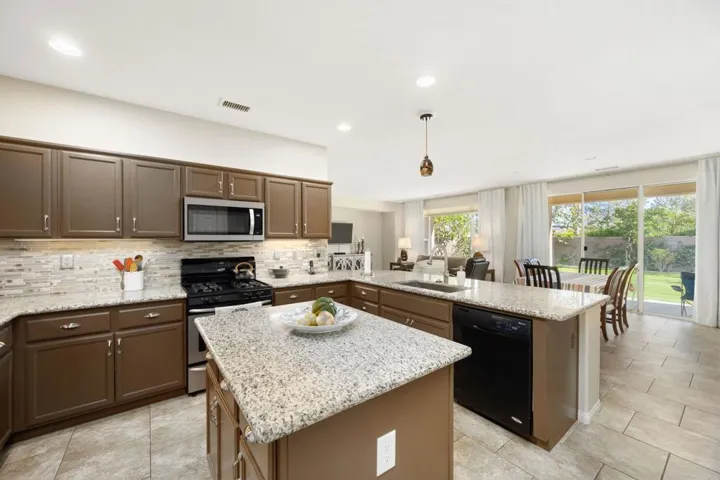 30-web-or-mls-JV_Trilogy_1222_030