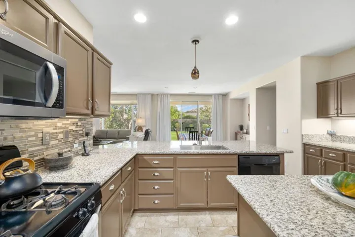 32-web-or-mls-JV_Trilogy_1222_032