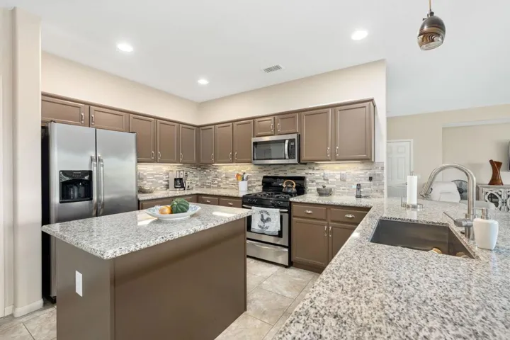 29-web-or-mls-JV_Trilogy_1222_029