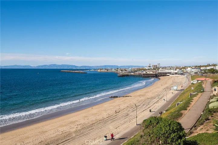 565 Esplanade 104, Redondo Beach, California 90277