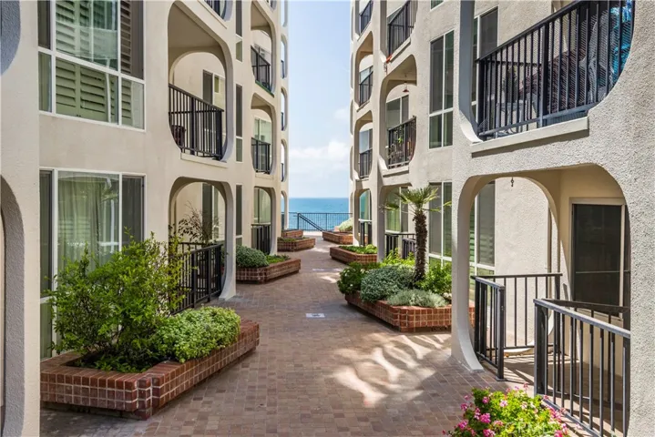 565 Esplanade 104, Redondo Beach, California 90277