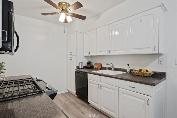 565 Esplanade 104, Redondo Beach, California 90277