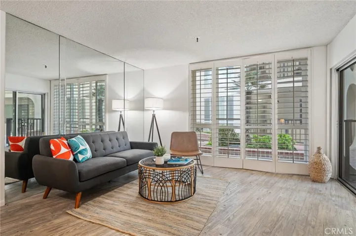565 Esplanade 104, Redondo Beach, California 90277