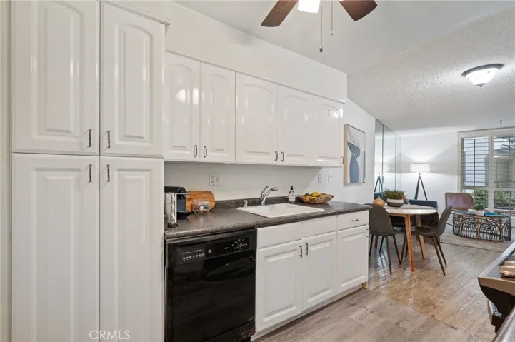 565 Esplanade 104, Redondo Beach, California 90277