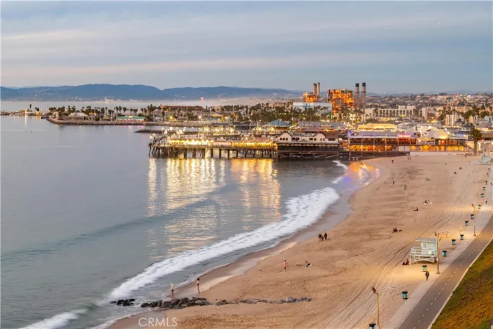565 Esplanade 104, Redondo Beach, California 90277