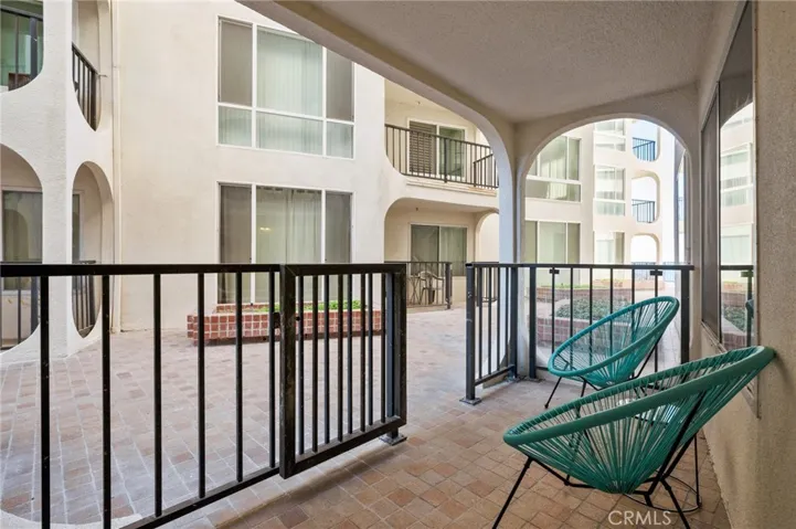 565 Esplanade 104, Redondo Beach, California 90277