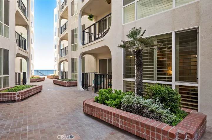 565 Esplanade 104, Redondo Beach, California 90277