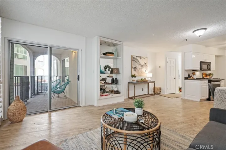 565 Esplanade 104, Redondo Beach, California 90277