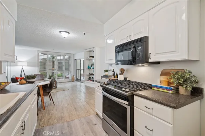 565 Esplanade 104, Redondo Beach, California 90277
