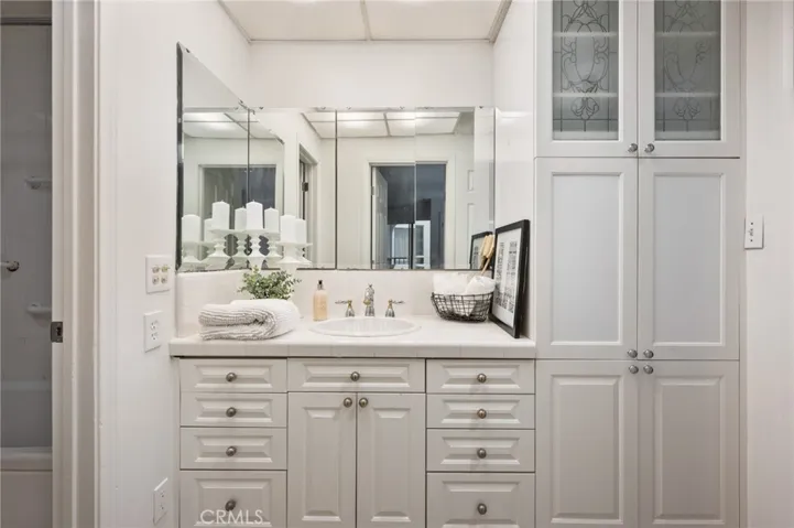 565 Esplanade 104, Redondo Beach, California 90277