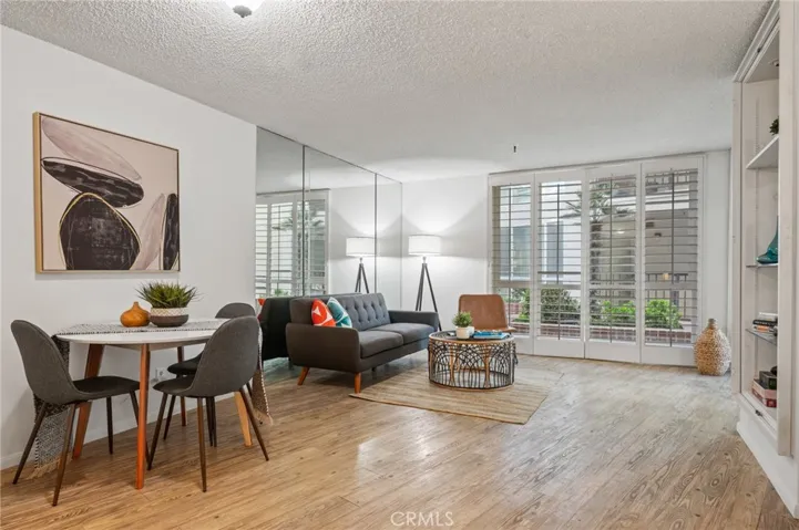 565 Esplanade 104, Redondo Beach, California 90277