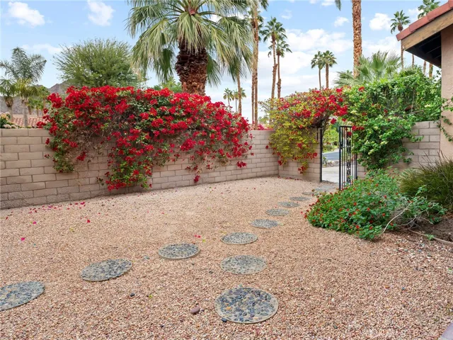 49200 Avenida Anselmo, La Quinta, California 92253