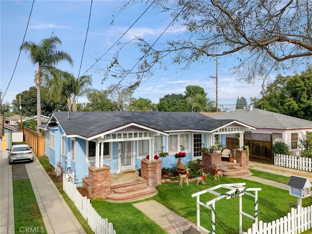 817 E Palmyra Avenue, Orange, California 92866 home-pic-35