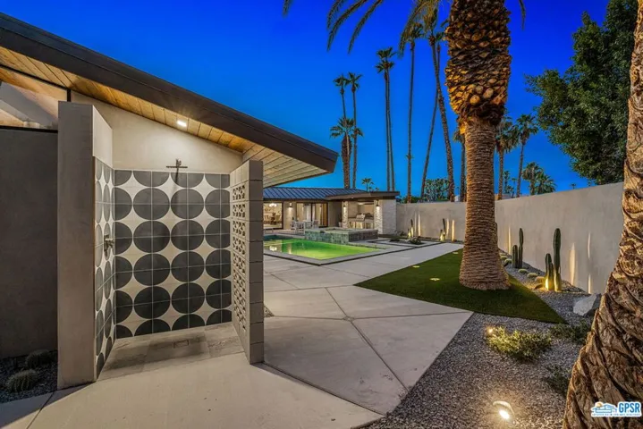 Outdoor shower