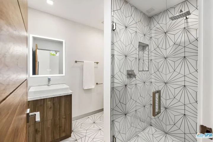 2nd bathroom