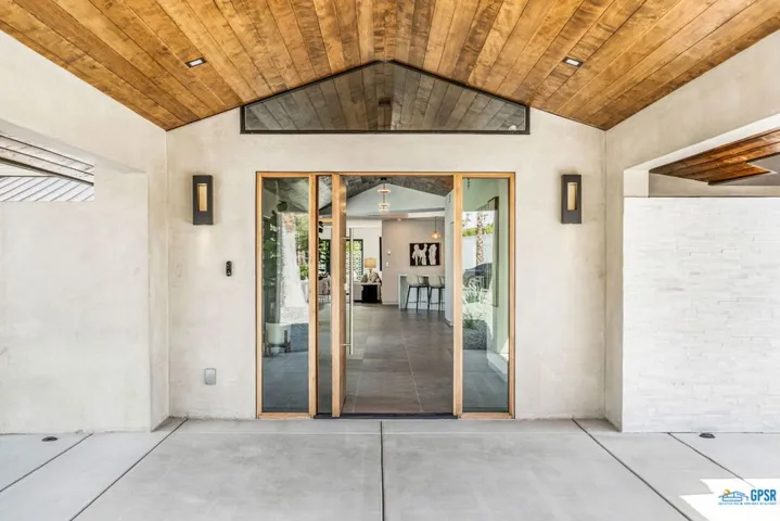 Front door/covered entry