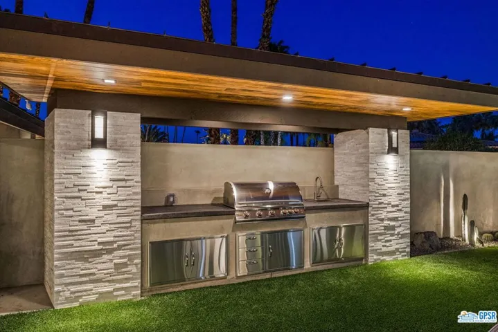 Outdoor kitchen