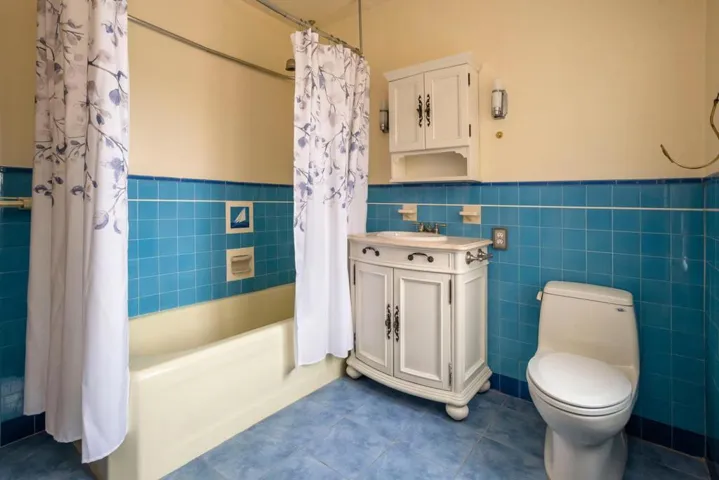 2910 Hillside Drive, Burlingame, California 94010