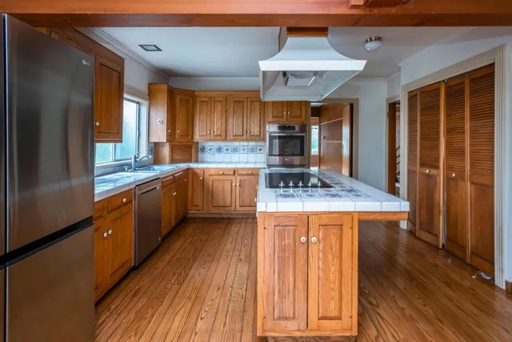 2910 Hillside Drive, Burlingame, California 94010