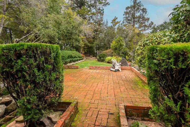2910 Hillside Drive, Burlingame, California 94010