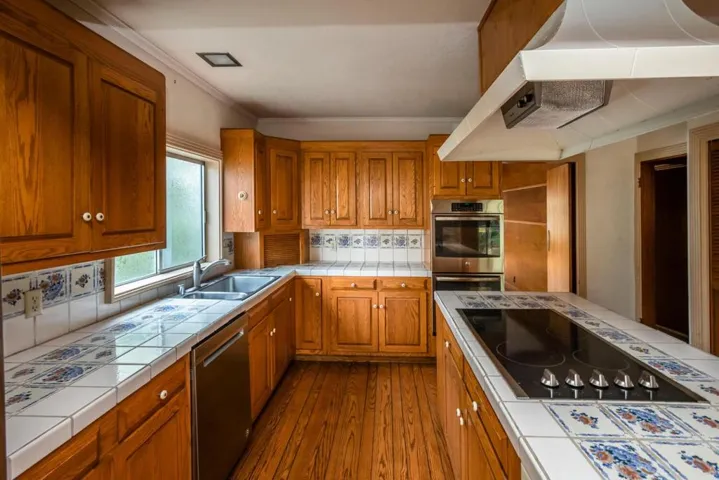 2910 Hillside Drive, Burlingame, California 94010
