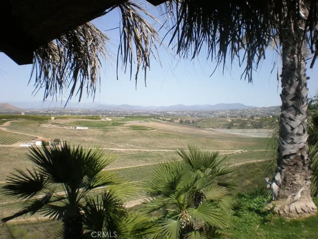 PANORAMIC  360 VIEWS  FROM THE  TOP  VERY  CLOSE  IN