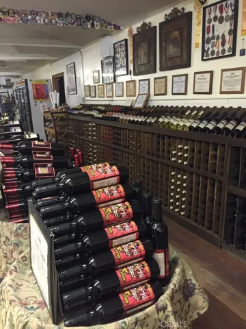 RETAIL  GIFT  SHOP
