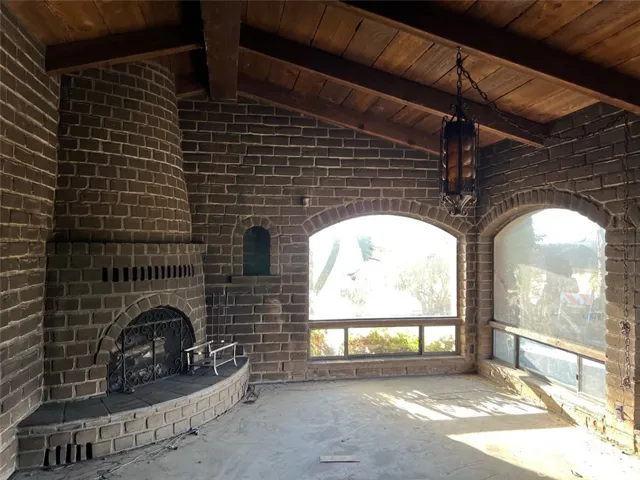 AUTHENTIC  ADOBE HOME  BUILT  IN 1978  A  TRUE  MASTER  PIECE FIXER  AWAITS