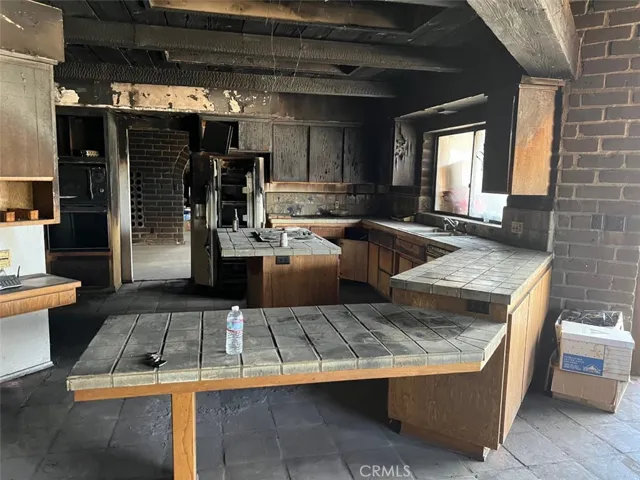 FULL ADOBE  HOME  FIRE  DAMAGED,  ROOF  NEEDS  REPLACEMENT  TONS  OF  POTENTIAL