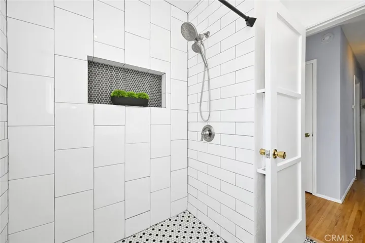 open and sharp walk-in shower