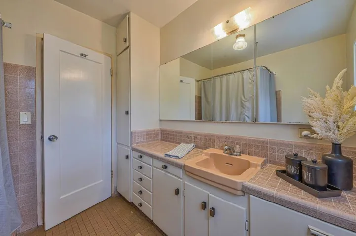 817 Congress Avenue, Pacific Grove, California 93950