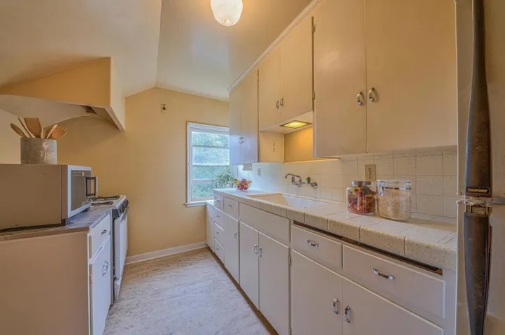 817 Congress Avenue, Pacific Grove, California 93950