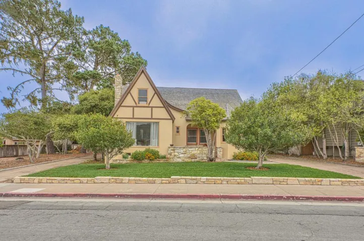 817 Congress Avenue, Pacific Grove, California 93950