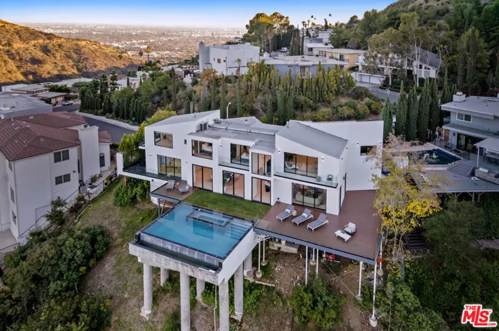 7567 Hermes Drive, Los Angeles, California 90046