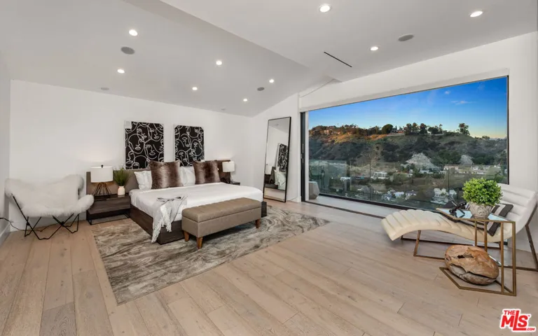 7567 Hermes Drive, Los Angeles, California 90046