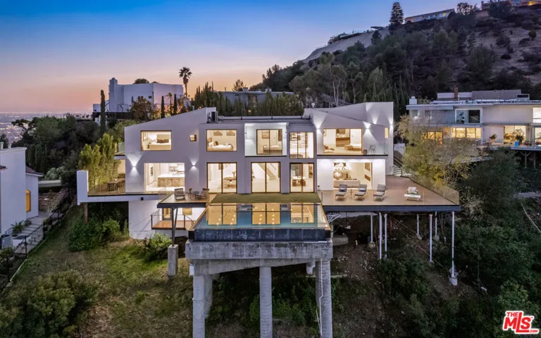 7567 Hermes Drive, Los Angeles, California 90046