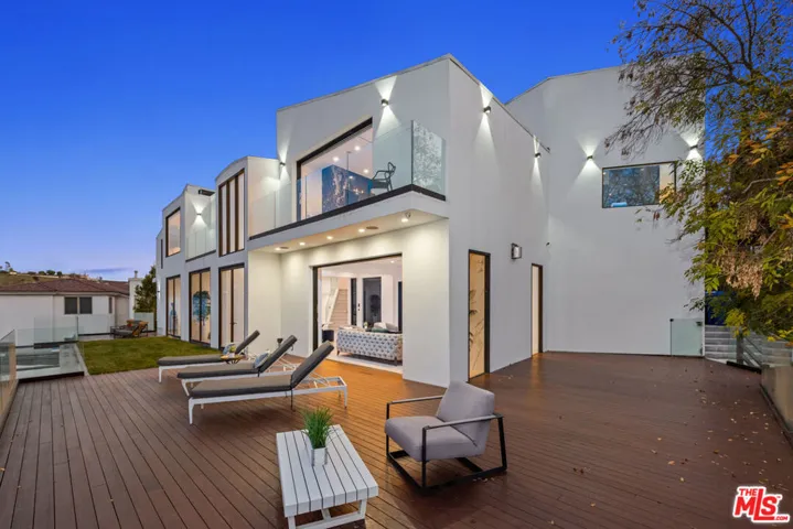 7567 Hermes Drive, Los Angeles, California 90046