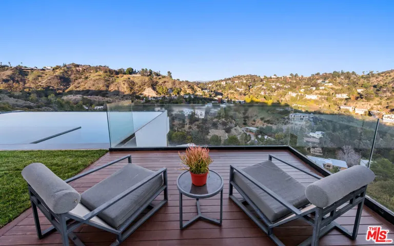 7567 Hermes Drive, Los Angeles, California 90046