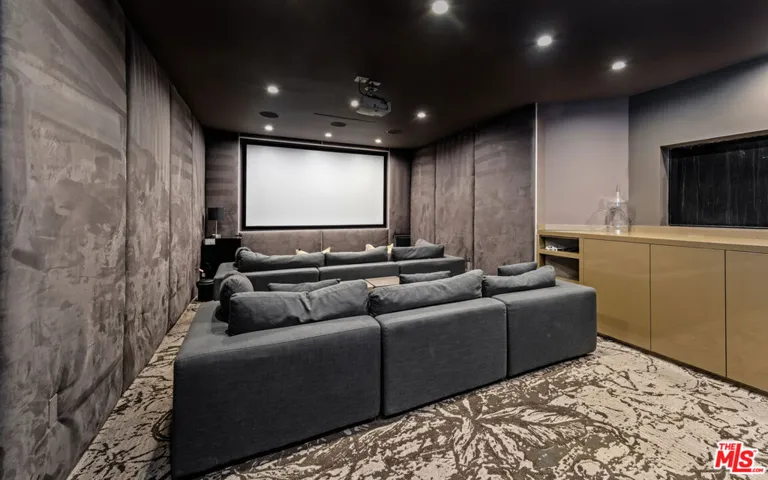 7567 Hermes Drive, Los Angeles, California 90046