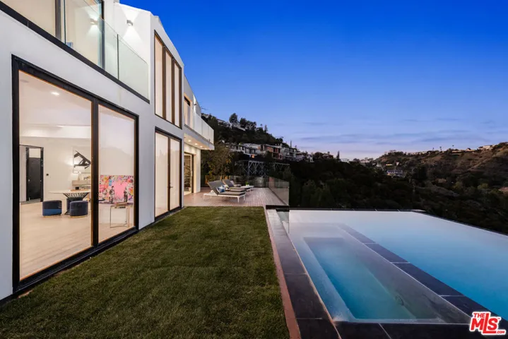 7567 Hermes Drive, Los Angeles, California 90046