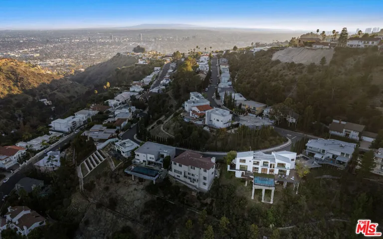 7567 Hermes Drive, Los Angeles, California 90046