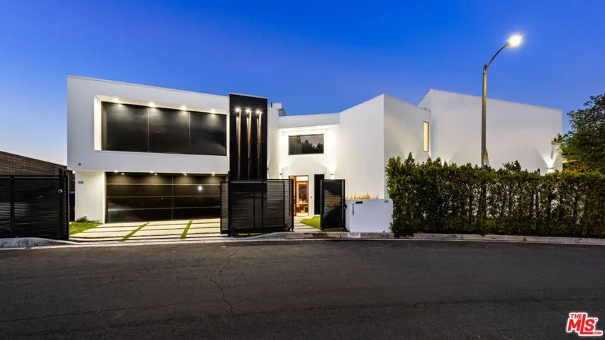 7567 Hermes Drive, Los Angeles, California 90046