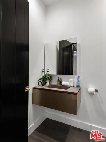 7567 Hermes Drive, Los Angeles, California 90046