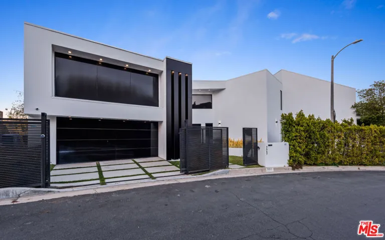7567 Hermes Drive, Los Angeles, California 90046