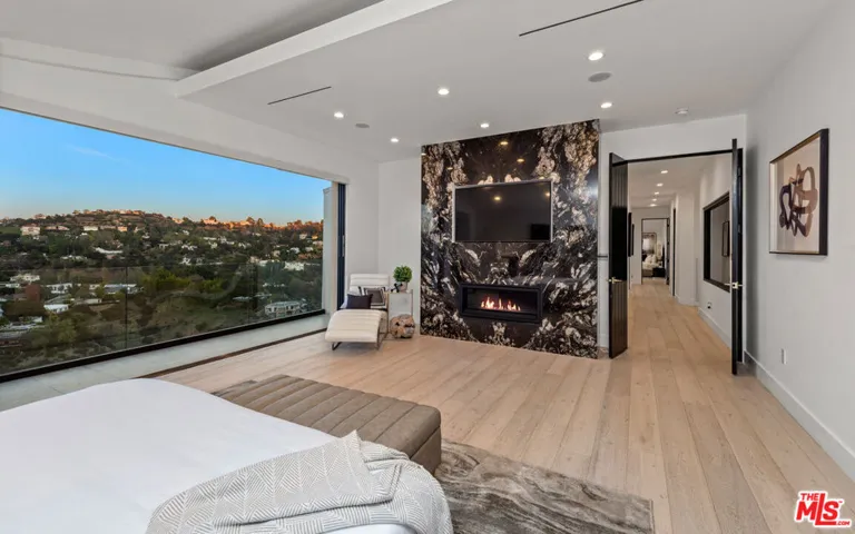 7567 Hermes Drive, Los Angeles, California 90046