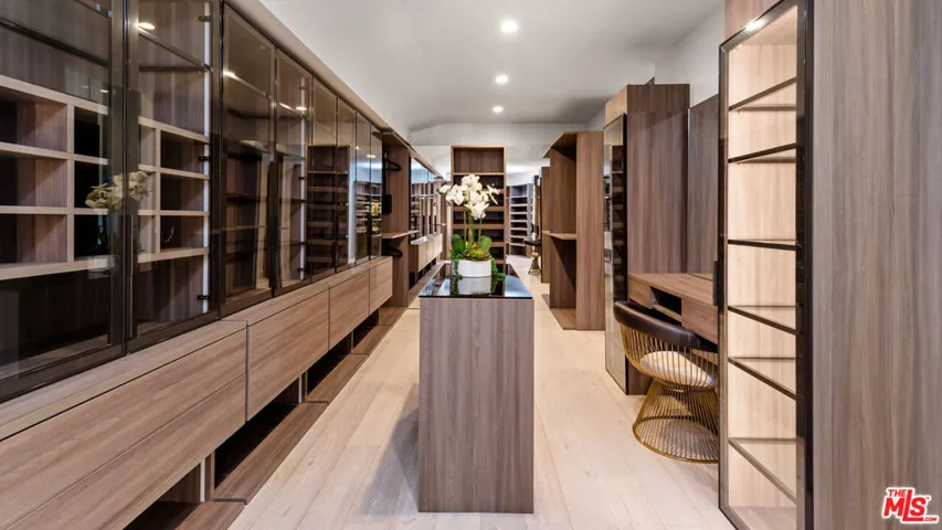 7567 Hermes Drive, Los Angeles, California 90046