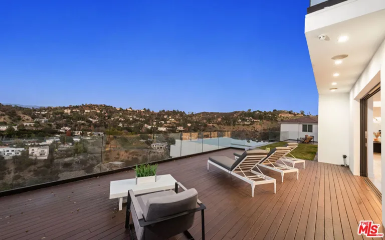 7567 Hermes Drive, Los Angeles, California 90046