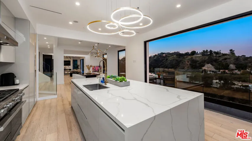 7567 Hermes Drive, Los Angeles, California 90046