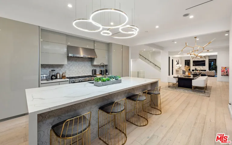 7567 Hermes Drive, Los Angeles, California 90046